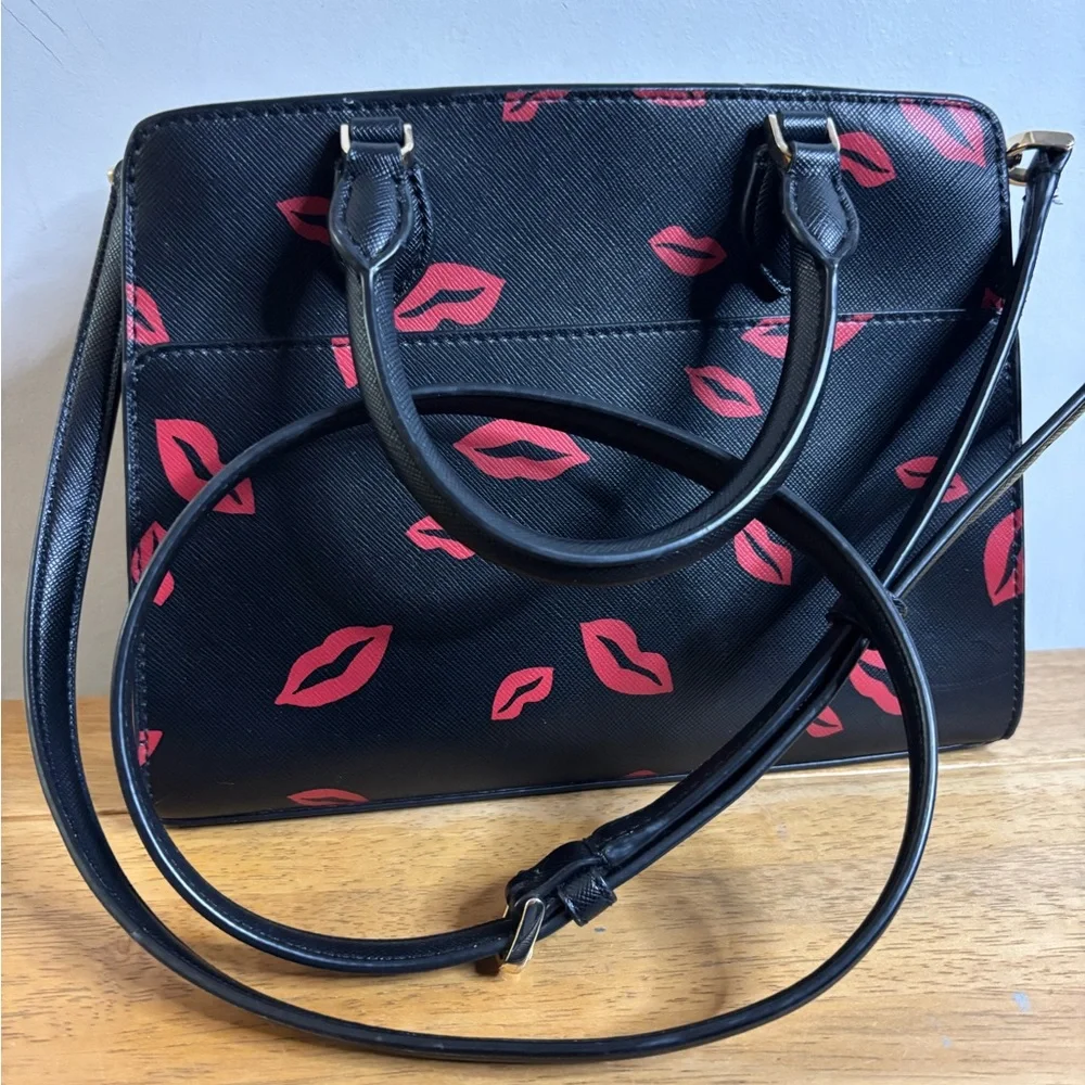 Kate Spade New York Madison Lip Toss small satchel in black saffiano leather